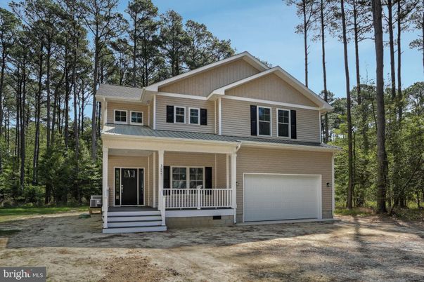 Attached, Exterior, Facade, Farmhouse