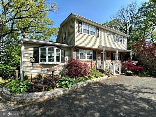 Exterior, Facade, Brick Facade, American Foursquare