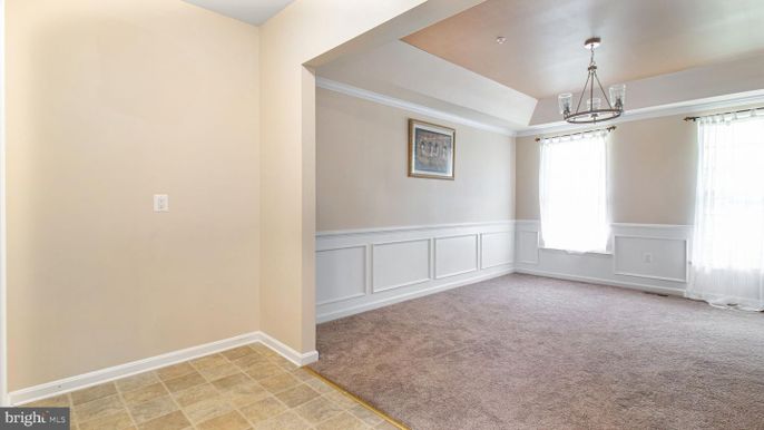 Empty room, Interior, Pendant Lights