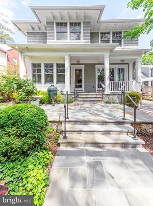 Exterior, Facade, American Foursquare