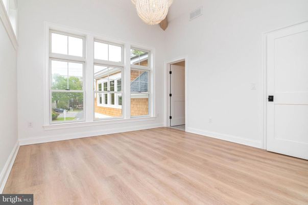 Chandelier, Empty room, Interior, Wood Texture Flooring