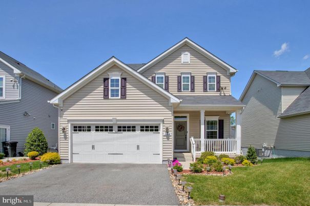 Attached, Exterior, Facade, American Craftsman