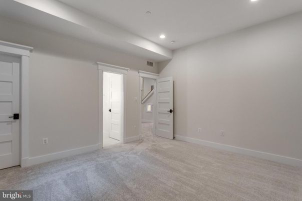 Empty room, Interior, Recessed Lighting