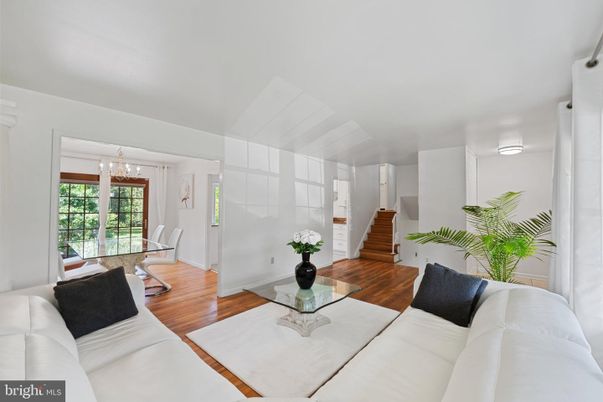 Chandelier, Dining room, Interior, Living room, Wood Texture Flooring