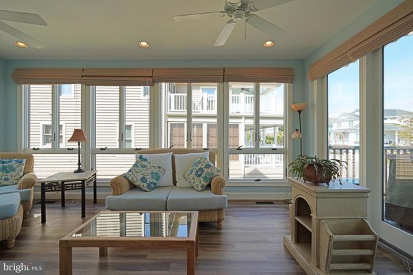 Interior, Recessed Lighting, Sun Room, Wood Texture Flooring