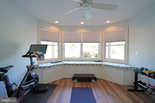 Fitness Equipment, Interior, Recessed Lighting, Wood Texture Flooring