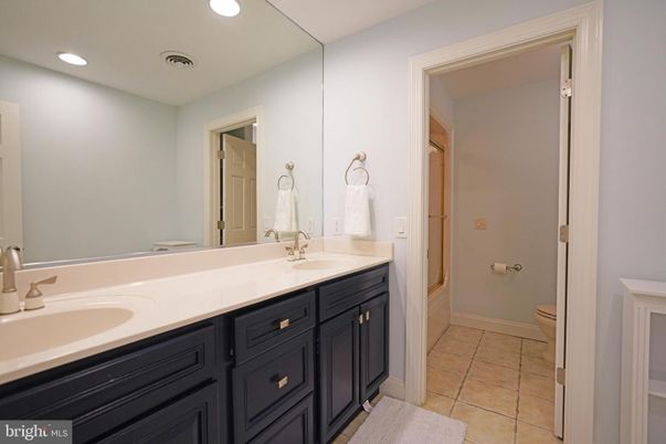 Bathroom, Dual Sink Vanities, Interior, Recessed Lighting