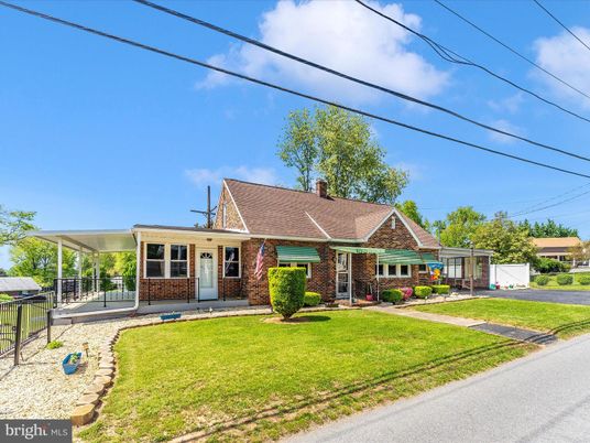 Exterior, Facade, Brick Facade, Cape Cod