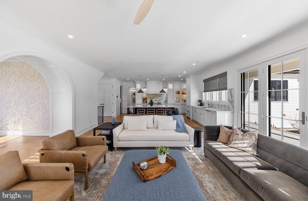 Interior, Kitchen, Living room, Pendant Lights, Recessed Lighting, Wood Texture Flooring