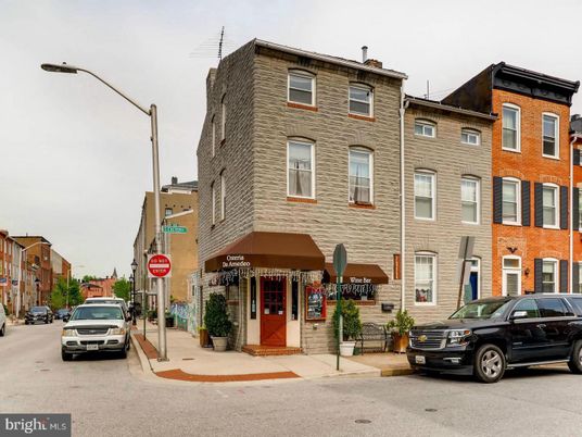 Exterior, Facade, Brick Facade, Rowhouse