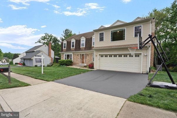 Attached, Exterior, Facade, Brick Facade, Split Level