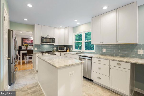 Dining room, Interior, Kitchen, Recessed Lighting, Stainless Steel Appliances
