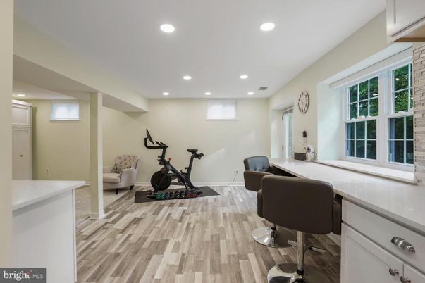 Fitness Equipment, Interior, Recessed Lighting, Wood Texture Flooring