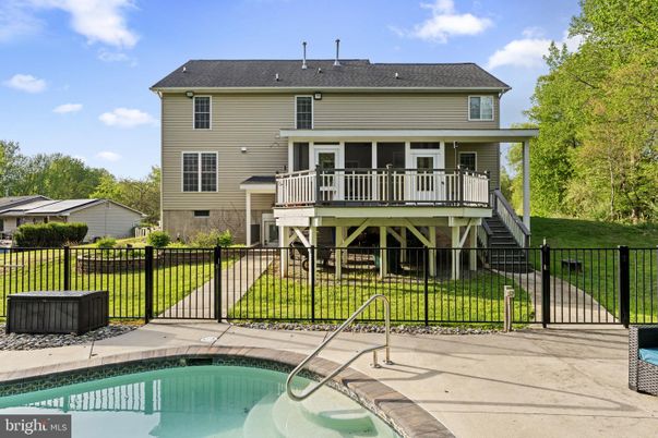 Exterior, Pool