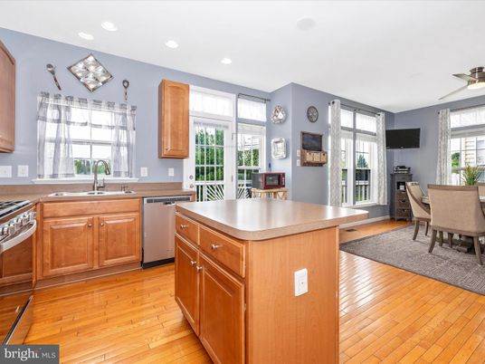 Dining room, Interior, Kitchen, Recessed Lighting, Wood Texture Flooring