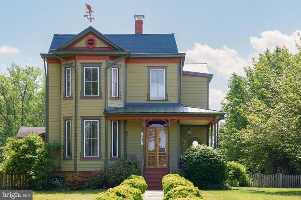 Exterior, Facade, Queen Anne Victorian
