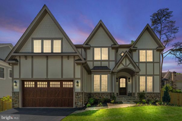 Attached, Exterior, Facade, Tudor Revival