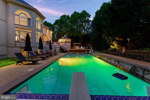Exterior, Pool