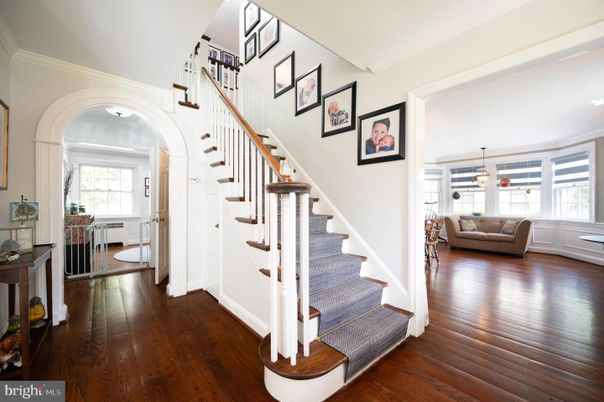 Interior, Pendant Lights, Wood Texture Flooring
