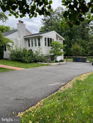 Exterior, Facade, Ranch