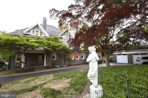 Attached, Exterior, Facade, Tudor Revival