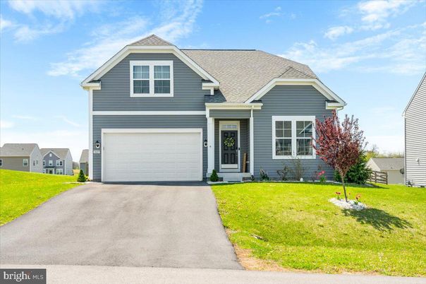 Attached, Exterior, Facade, Ranch