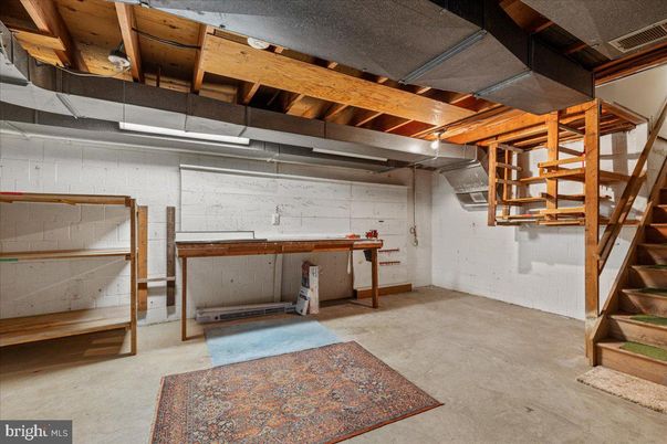 Garage, Interior, Wooden Beams