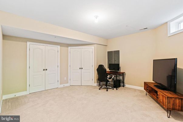 Home Office, Interior