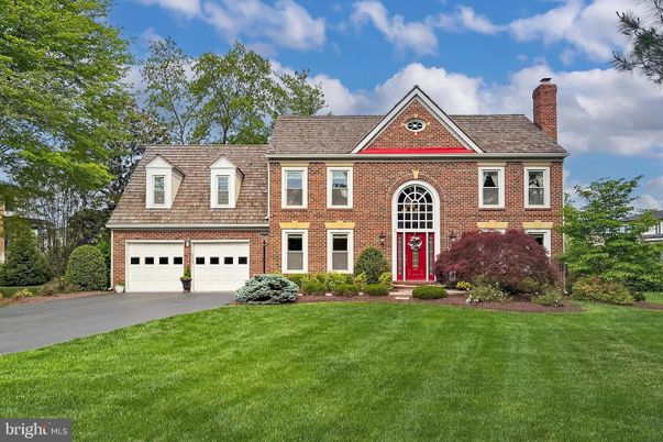 Attached, Exterior, Facade, Brick Facade, Georgian