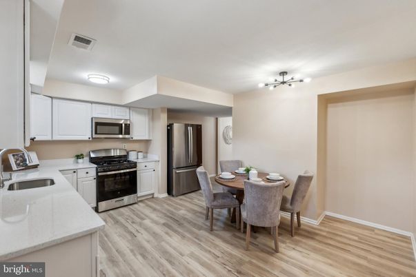Dining room, Interior, Kitchen, Stainless Steel Appliances, Wood Texture Flooring