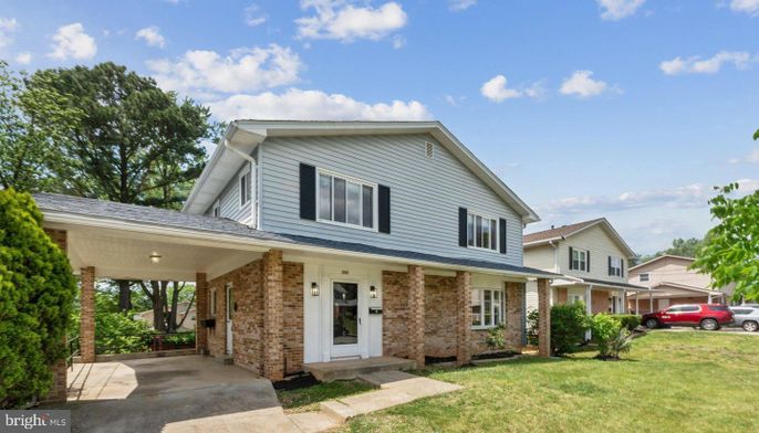 Exterior, Facade, Brick Facade, Farmhouse