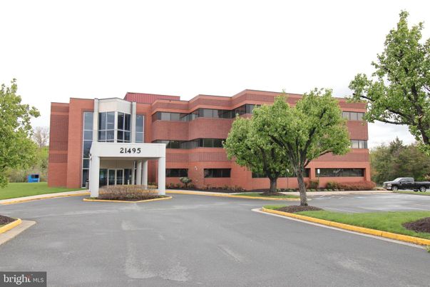 Exterior, Facade, Modern