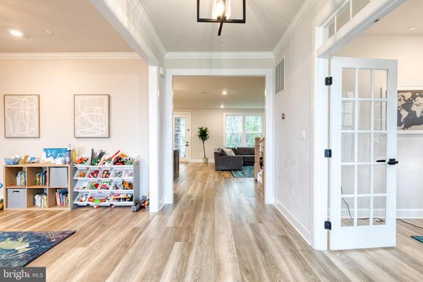 Interior, Recessed Lighting, Wood Texture Flooring