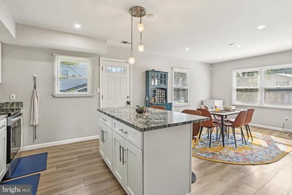 Dining room, Interior, Kitchen, Pendant Lights, Recessed Lighting, Wood Texture Flooring