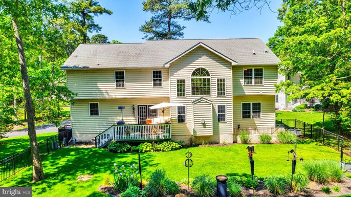 Backyard, Exterior, Facade, Queen Anne Victorian