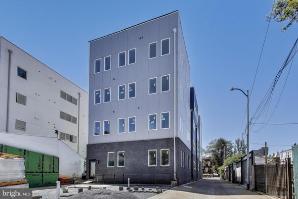 Exterior, Facade, Highrise