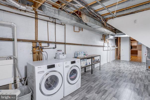 Interior, Washer, Wood Texture Flooring