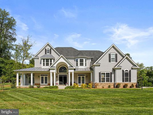 Exterior, Facade, Farmhouse