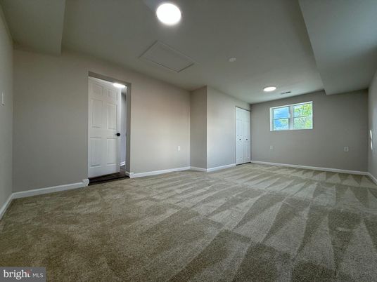 Empty room, Interior, Recessed Lighting