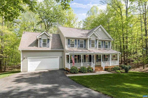 Attached, Exterior, Facade, Farmhouse