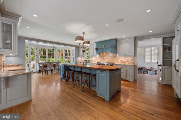 Chandelier, Dining room, Interior, Kitchen, Recessed Lighting, Wood Texture Flooring