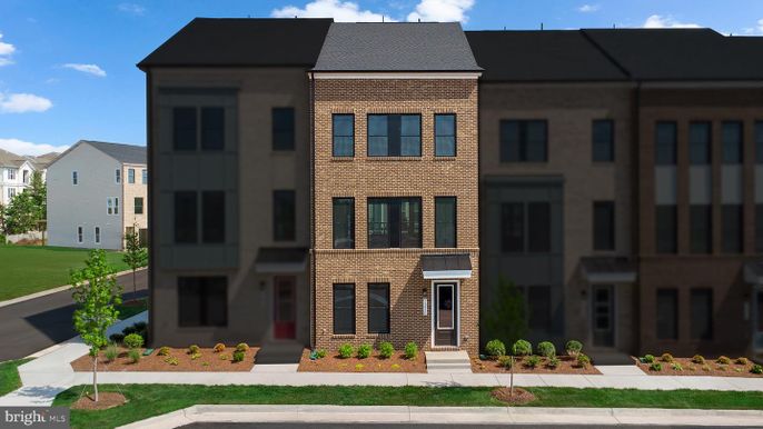 Exterior, Facade, Brick Facade, Rowhouse