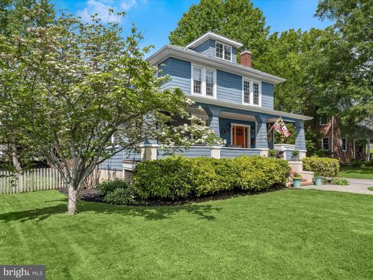 Backyard, Exterior, Facade, American Foursquare