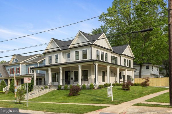 Exterior, Facade, Queen Anne Victorian