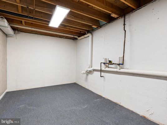 Empty room, Interior, Wooden Beams, Wooden Ceilings