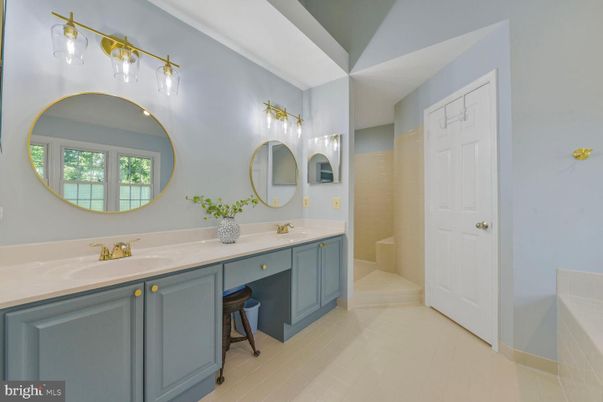 Bathroom, Dual Sink Vanities, Interior