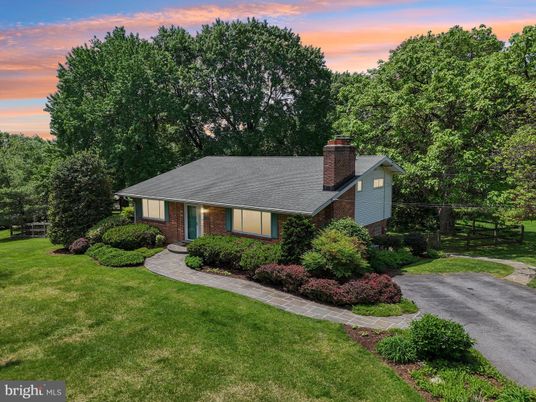 Exterior, Facade, Brick Facade, Cape Cod