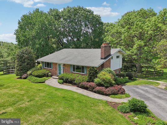 Exterior, Facade, Brick Facade, Cape Cod
