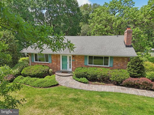 Exterior, Facade, Brick Facade, Cape Cod