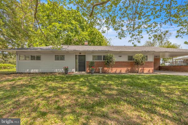 Backyard, Exterior, Facade, Brick Facade, Ranch